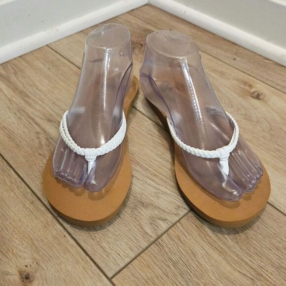 Roxy White Flip Flops Size 8 - Picture 1 of 5